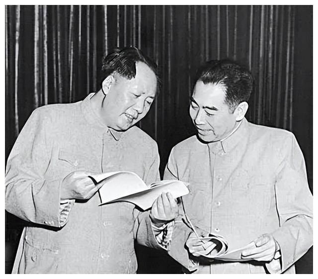 第五套人民币人物设定为毛泽东和周恩来，朱总理批复全部为毛泽东