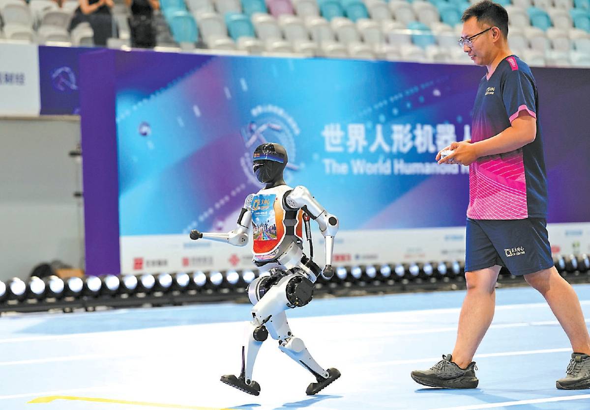 2025世界人形机器人运动会今起举办 500余台机器人在冰丝带同场竞技